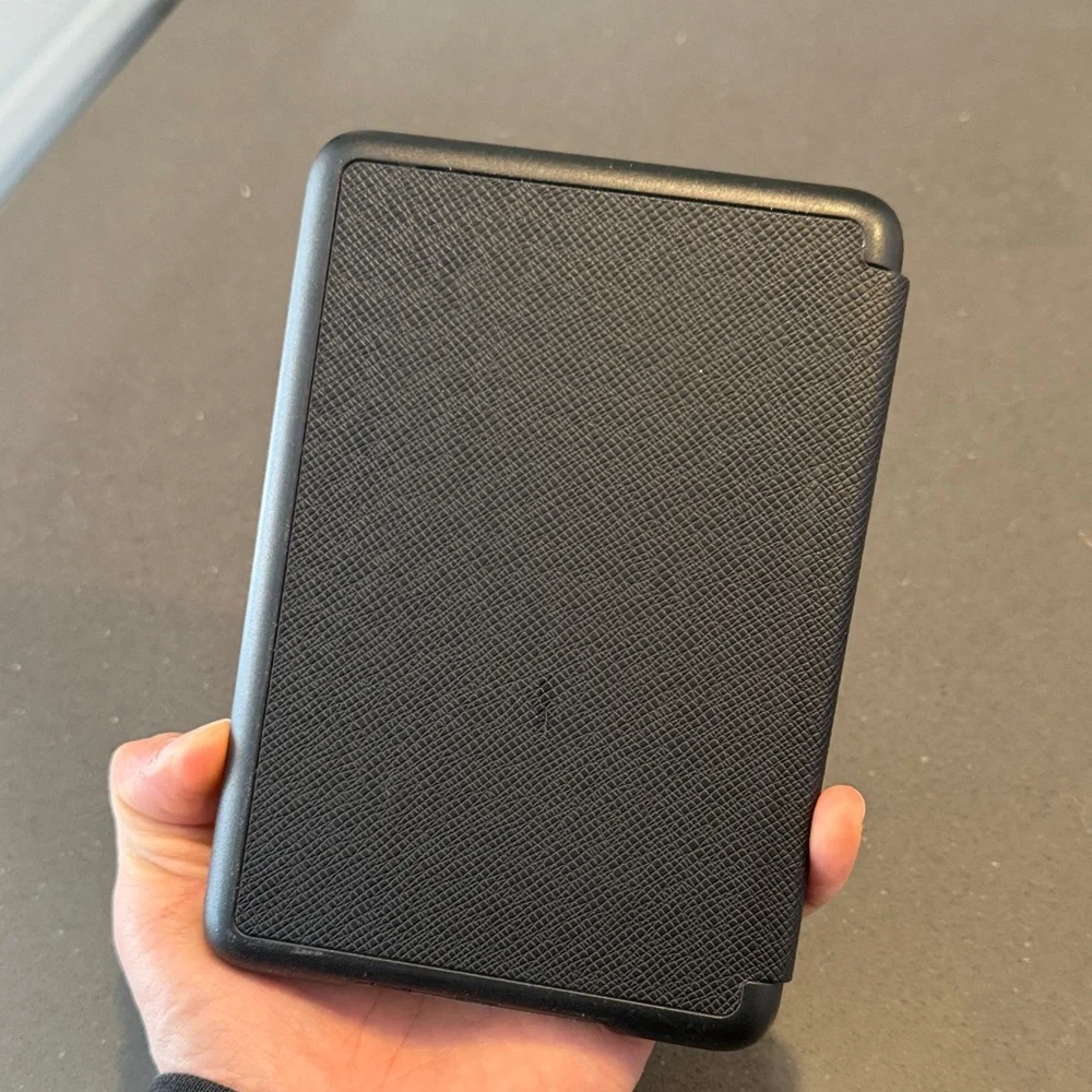 Amazon Kindle - 6” display - Black - with case! - Picture 5 of 6